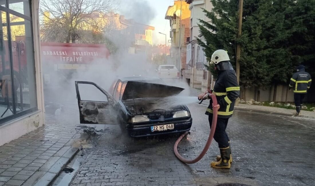 Babaeski’de Seyir Halindeyken Yanan Araç İtfaiye Ekipleri Tarafından Kurtarıldı Kırklareli'nin Babaeski ilçesinde motor kısmında başlayan yangın, 22 HS 048