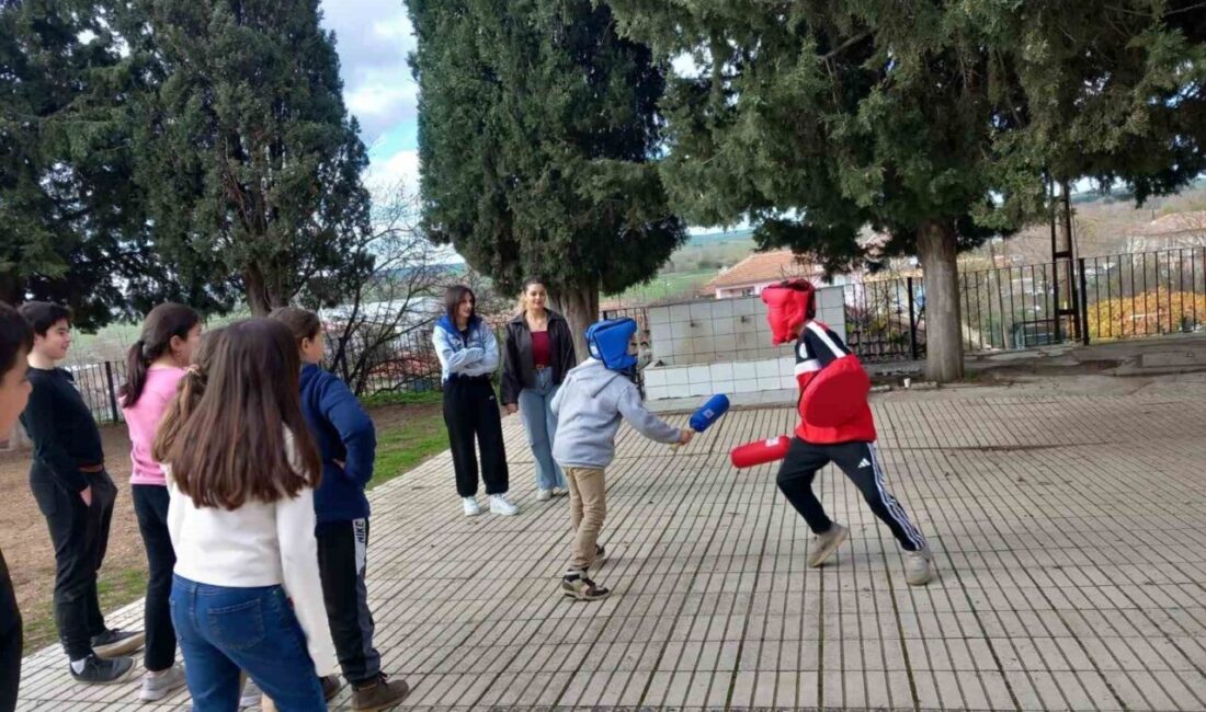 Kırklareli Üniversitesi Babaeski Meslek Yüksekokulu öğrencileri, Kuleli Köyü İlköğretim Okulu'nda