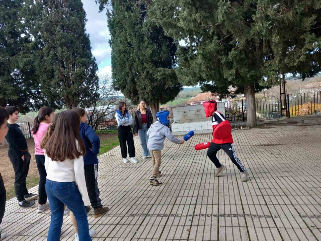 Kırklareli Üniversitesi Babaeski Meslek Yüksekokulu öğrencileri, Kuleli Köyü İlköğretim Okulu'nda