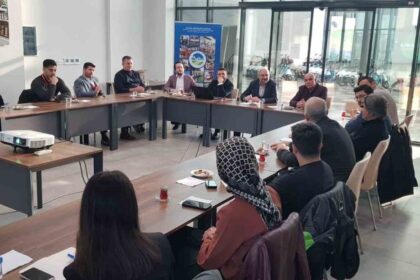 Sakarya Büyükşehir Belediyesi, bağımlılıkla mücadelenin güçlendirilmesi için Ayçiçeği Bisiklet Vadisi’nde toplantı düzenledi.