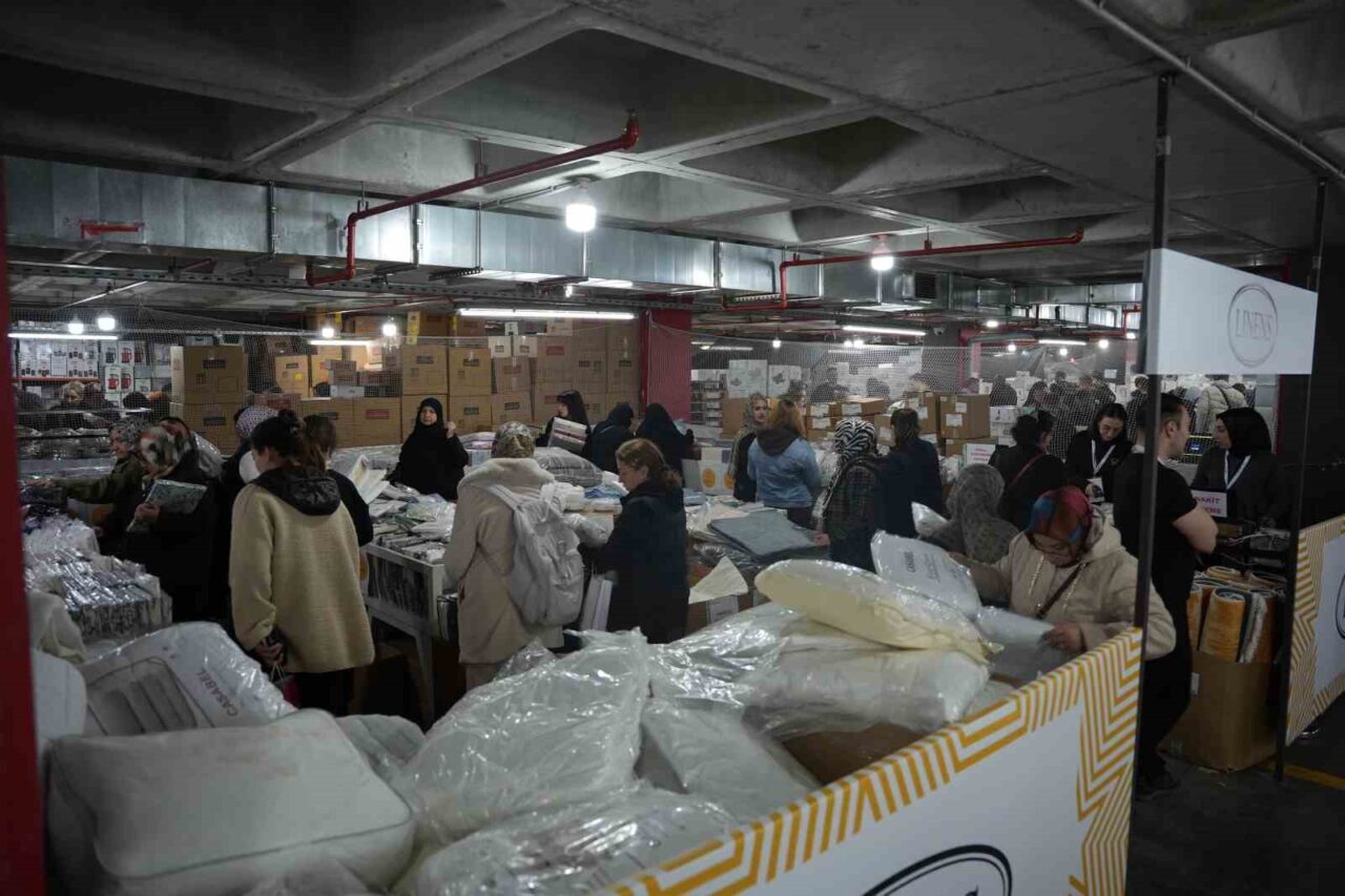 İstanbul Bahçelievler'deki alışveriş merkezinde 6-14 Aralık tarihlerinde düzenlenen Garaj Günleri