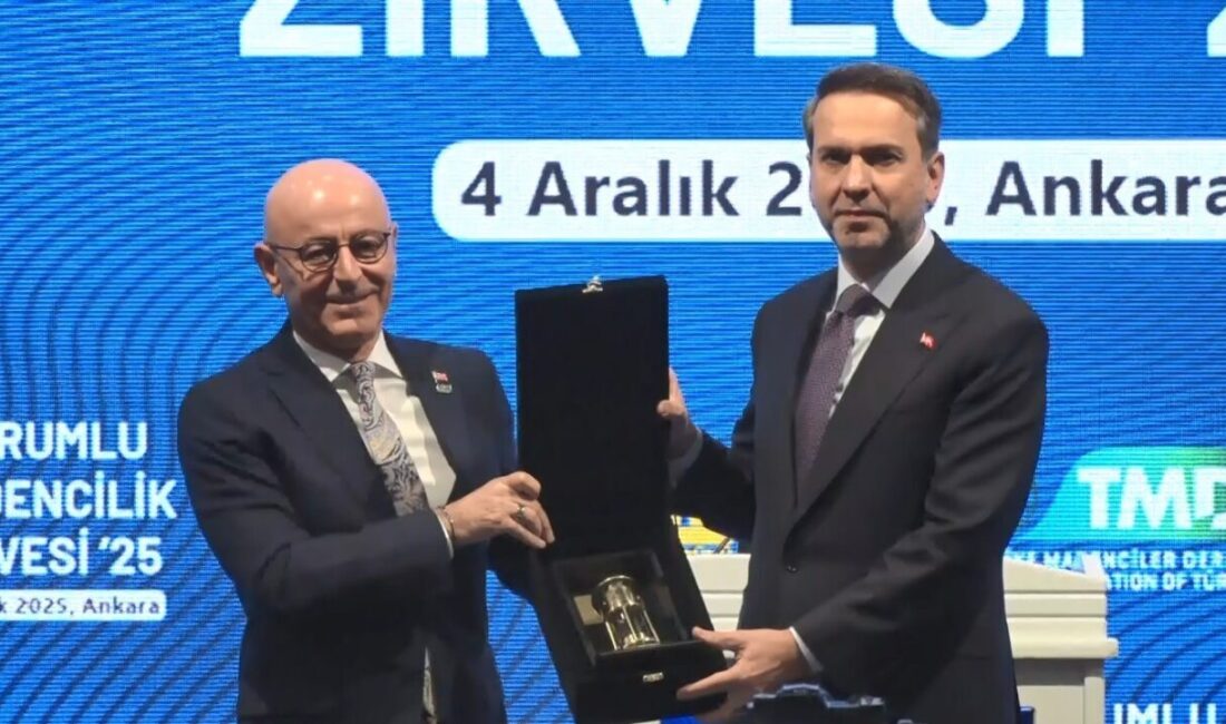 Bakan Bayraktar: “Yeni düzenlemelerle madencilik sektörüne uluslararası sermaye çekeceğiz” Enerji ve Tabii Kaynaklar Bakanı Alparslan Bayraktar, madencilik sektörünü güçlendirmek