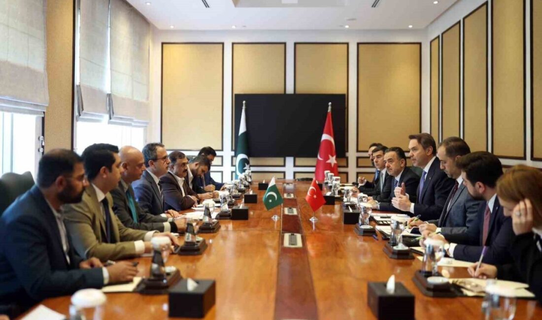 Enerji ve Tabii Kaynaklar Bakanı Alparslan Bayraktar, Pakistan ziyareti sırasında