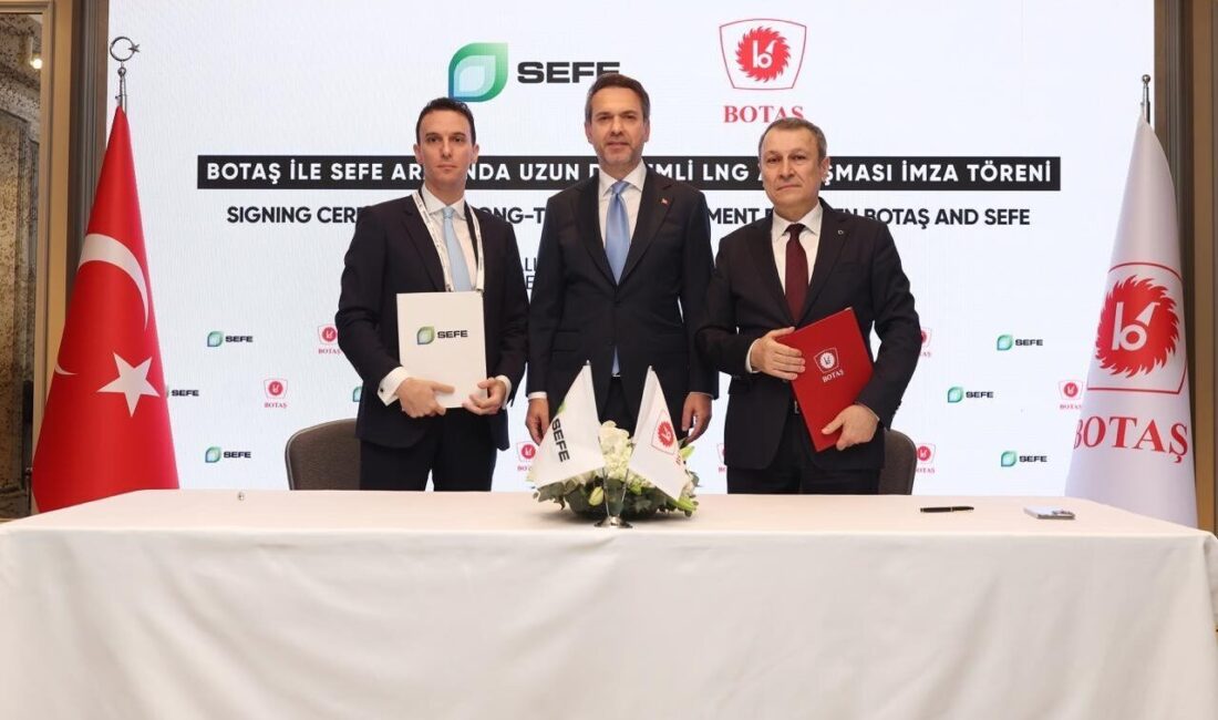 Enerji ve Tabii Kaynaklar Bakanı Alparslan Bayraktar, İstanbul'da düzenlenen Dünya