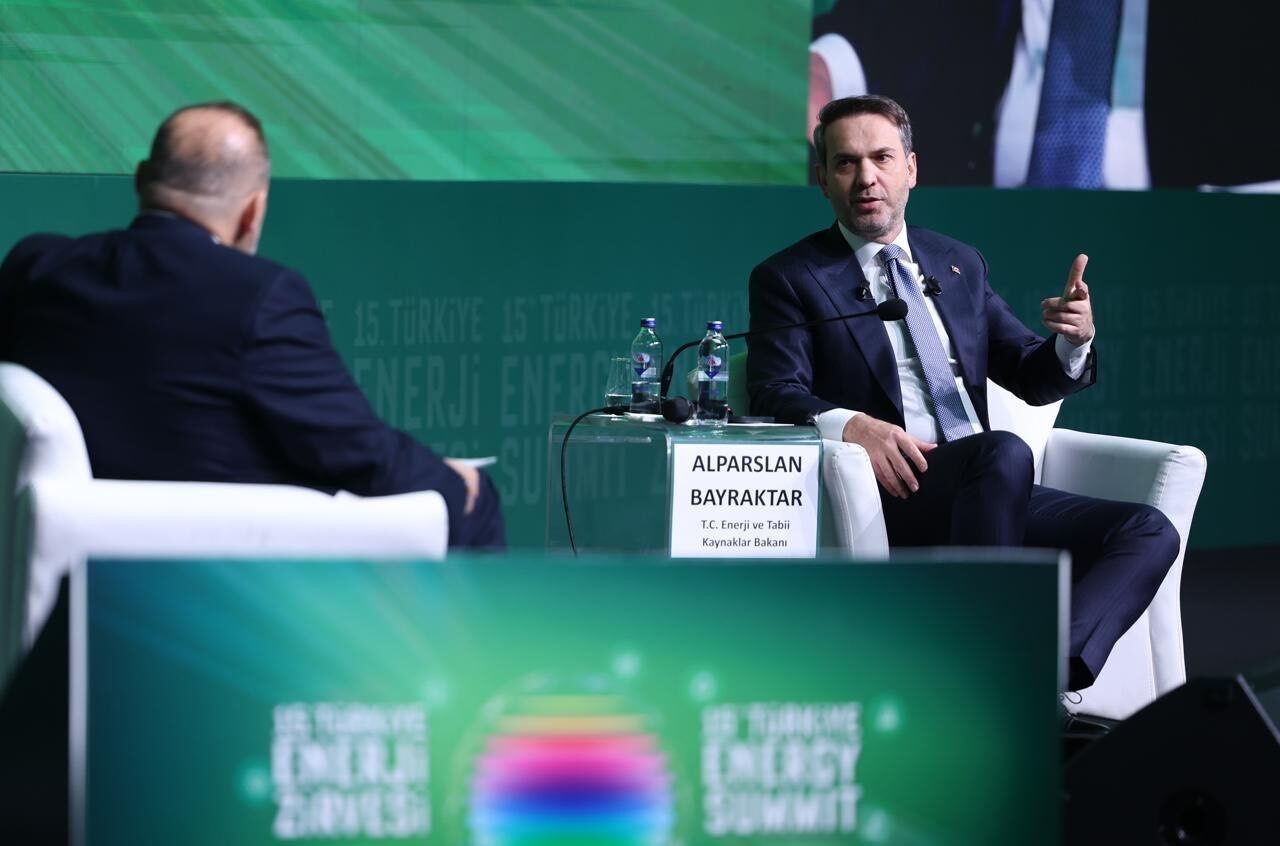 Enerji ve Tabii Kaynaklar Bakanı Alparslan Bayraktar, İstanbul'daki 15. Türkiye