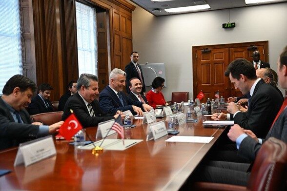 Ticaret Bakanı Ömer Bolat, ABD’li mevkidaşı Howard Lutnick ile stratejik ortaklık konularını görüştü Ticaret Bakanı Ömer Bolat, ABD Ticaret Bakanı Howard Lutnick ile