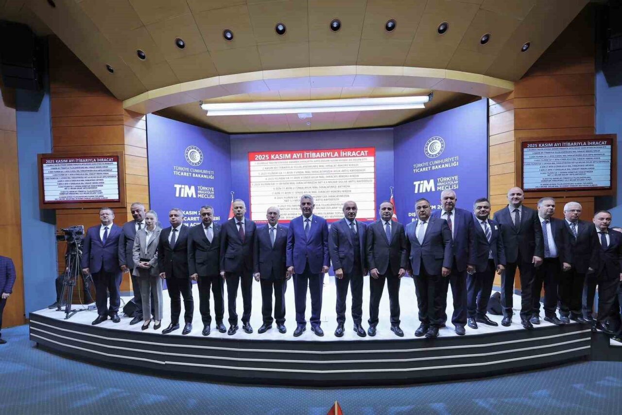 Ticaret Bakanı Ömer Bolat, Kasım ayında ihracatın yıllık bazda %2,2