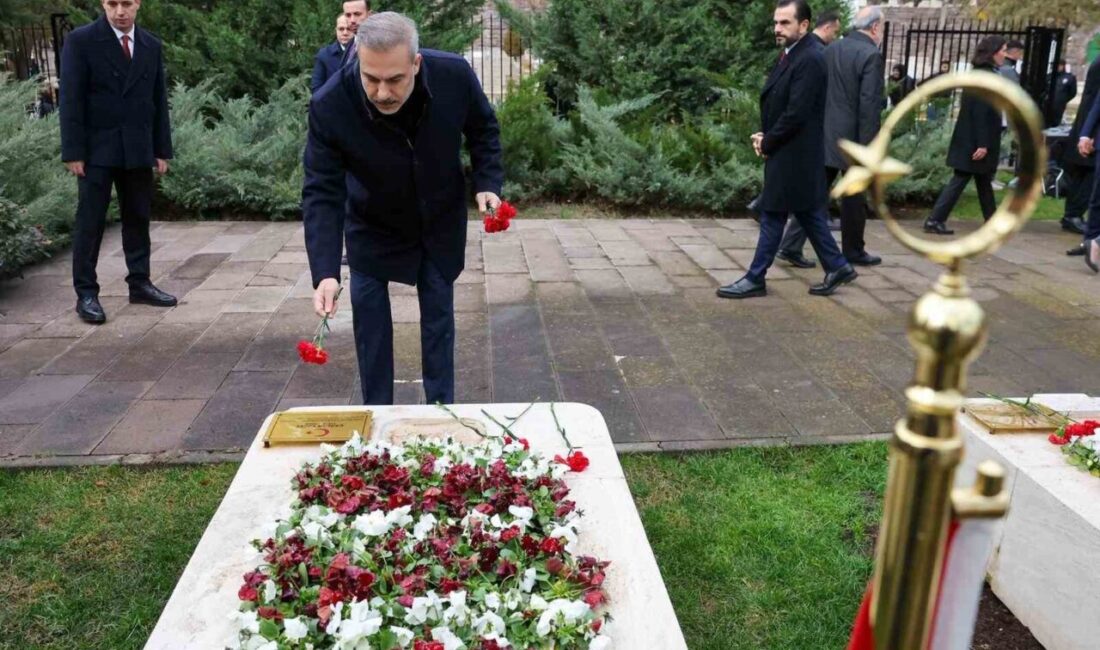 Hakan Fidan, 16. Büyükelçiler Konferansı öncesinde Dışişleri Şehitliği’ni ziyaret etti Dışişleri Bakanı Hakan Fidan, 16. Büyükelçiler Konferansı öncesinde Cebeci Asri