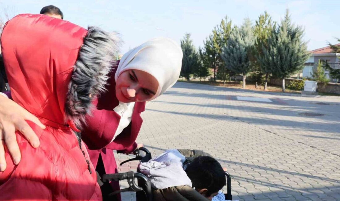 Bakan Göktaş, Devlet Koruması Altındaki 11 Yaşındaki Engelli Çocuğu Ziyaret Etti Aile ve Sosyal Hizmetler Bakanı Mahinur Özdemir Göktaş, devlet koruma