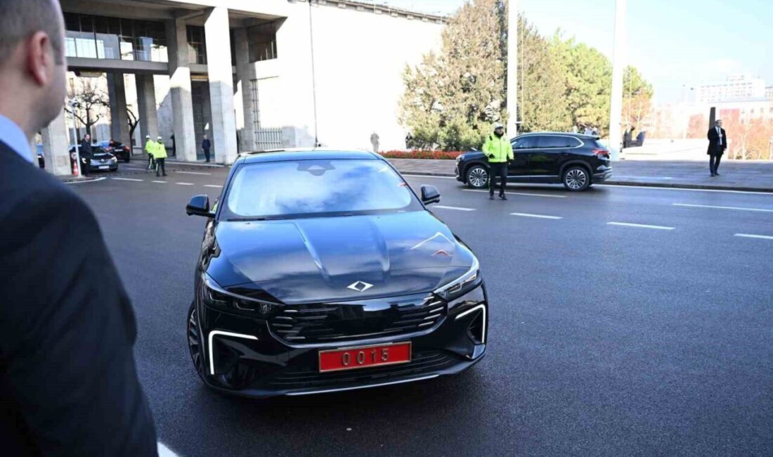 Bakan Kacır, TBMM Genel Kurulu’na Yerli Togg T10F ile Giriş Yaptı Sanayi ve Teknoloji Bakanı Mehmet Fatih Kacır, TBMM Genel Kurulu'nda