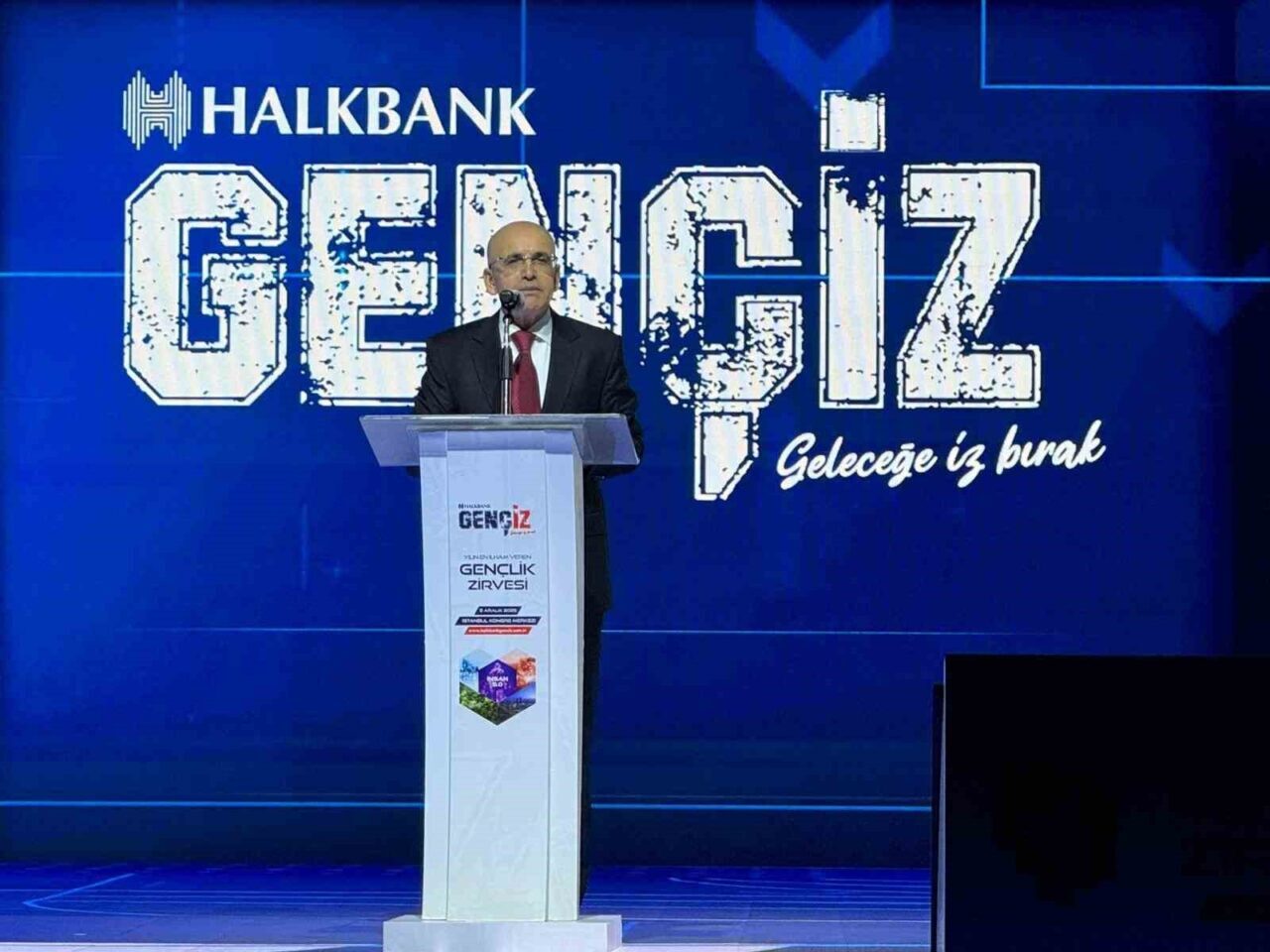 Hazine ve Maliye Bakanı Mehmet Şimşek, enflasyonu düşürme hedeflerinin 2025