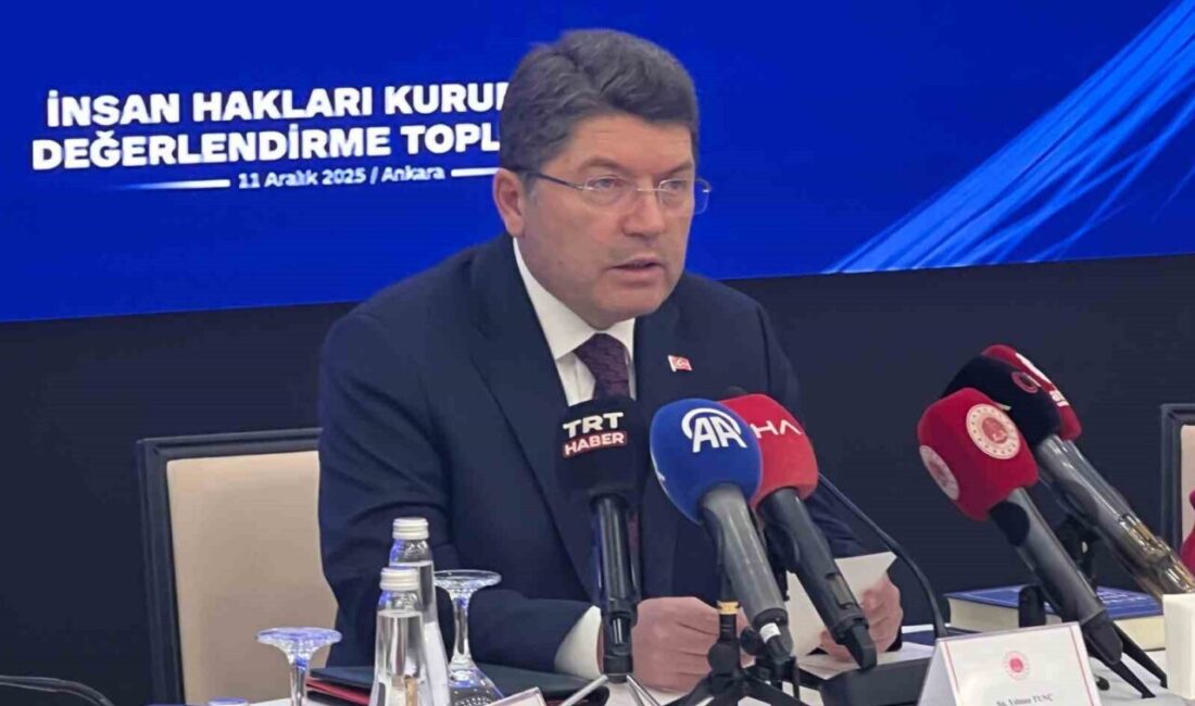 Yılmaz Tunç: Hedefimiz, Türkiye Yüzyılı’nı Yeni Bir Anayasa ile Şekillendirmek Adalet Bakanı Yılmaz Tunç, Ankara'da düzenlenen İnsan Hakları Kurumları Değerlendirme