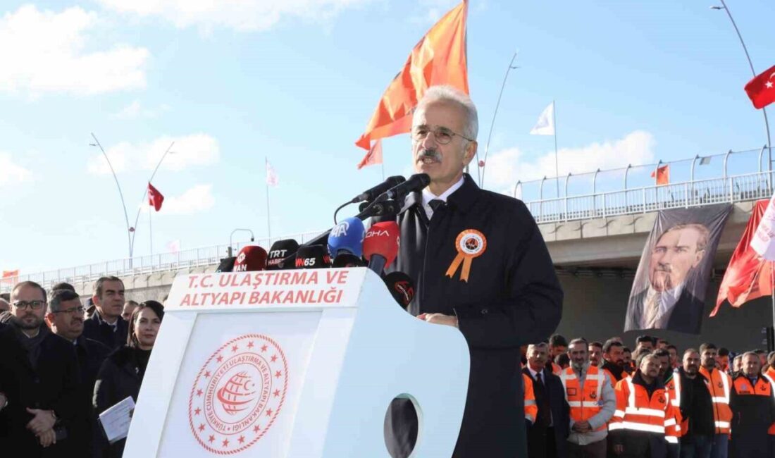 Ulaştırma ve Altyapı Bakanı Abdulkadir Uraloğlu, Van Çevre Yolu'nun 1.