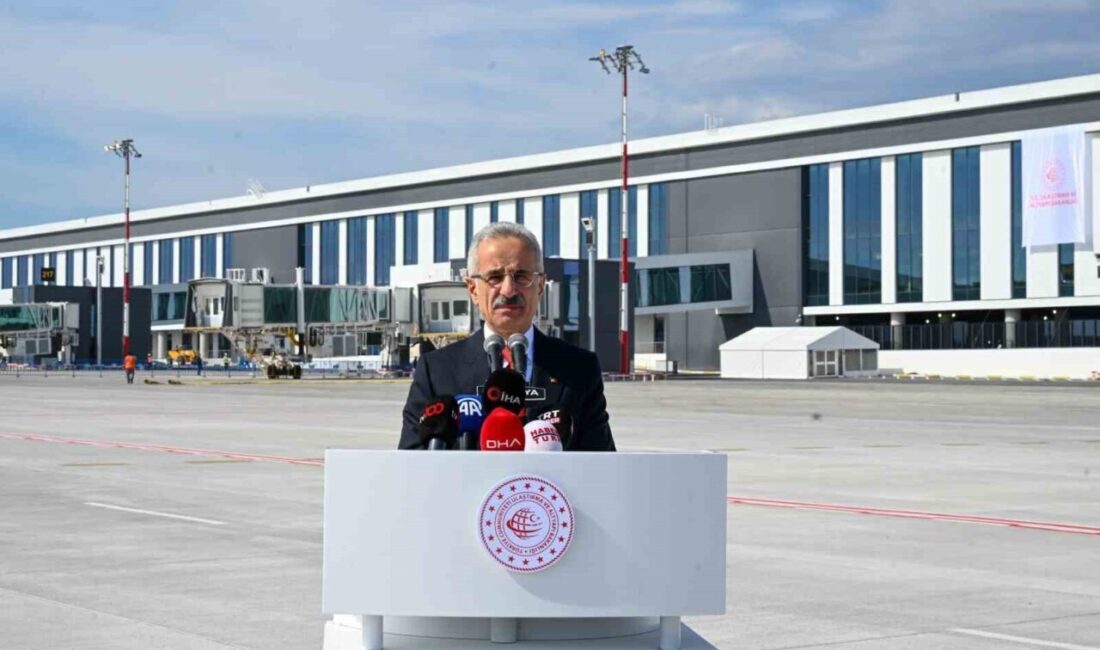 Havalimanlarında 2025 Kasım verileri: Her gün 9 stadyum dolusu yolcu havayolu ile seyahat ediyor Ulaştırma ve Altyapı Bakanı Abdulkadir Uraloğlu, Kasım ayında hava trafiğinin