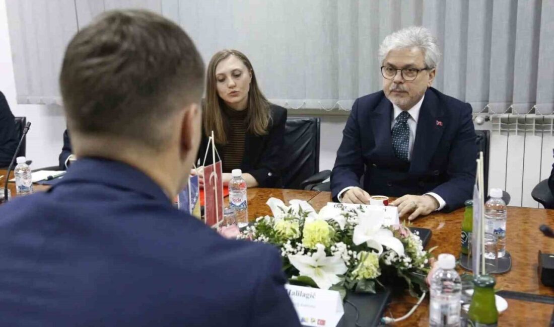 Milli Eğitim Bakan Yardımcısı Ömer Faruk Yelkenci, Tuzla Kantonu'ndaki ziyaretinde