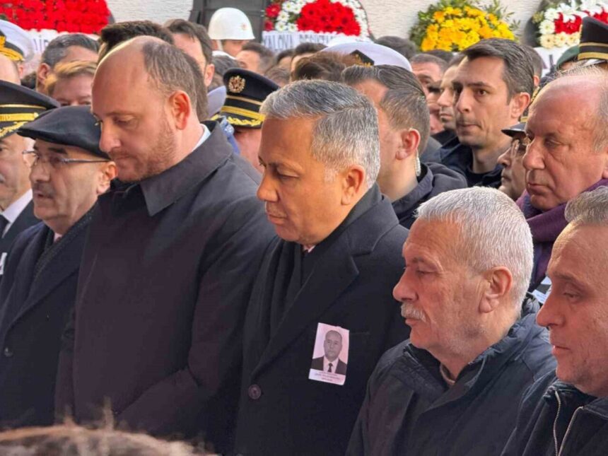 Yalova’da DEAŞ operasyonunda şehit düşen İlker Pehlivan son yolculuğuna uğurlandı. Cenazeye Bakan katıldı.