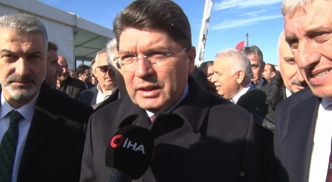 Adalet Bakanı Yılmaz Tunç, Trabzon'daki temel atma töreninde Futbolda Bahis