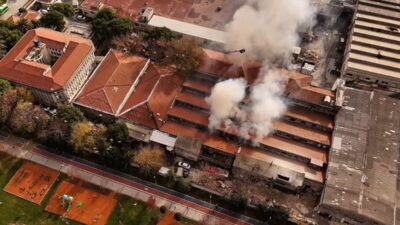 İstanbul'un Bakırköy ilçesinde etiket üreten bir fabrikanın deposunda bilinmeyen bir