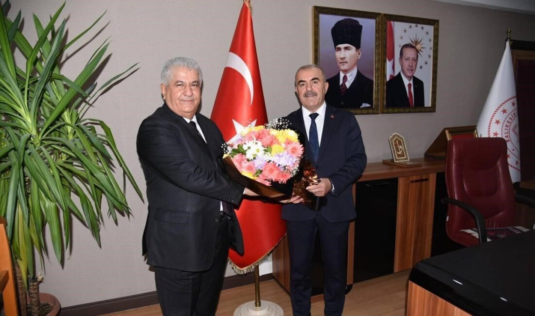 Balıkesir’de Millî Eğitim Müdürlüğü Görev Devir Teslim Töreni Gerçekleşti Balıkesir İl Millî Eğitim Müdürlüğü’nde görevi devreden Murat Demir, yeni