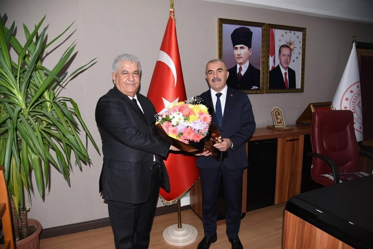 Balıkesir İl Millî Eğitim Müdürlüğü’nde görevi devreden Murat Demir, yeni