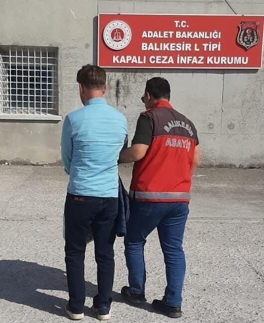 Balıkesir’de Emniyet Ekipleri, Geniş Kapsamlı Operasyon ve Denetimler Realize Etti Balıkesir İl Emniyet Müdürlüğü, suçlarla mücadele amacıyla kapsamlı denetimler yaptı.