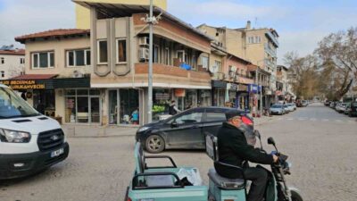 Balıkesir'in Sındırgı ilçesinde saat 10:06'da meydana gelen 4,9 büyüklüğündeki deprem,