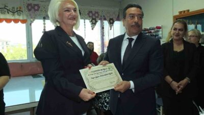 Balıkesir'in Burhaniye ilçesinde Kaymakam Cumali Atilla, hayırsever Yeşim Meço Davutoğlu'na