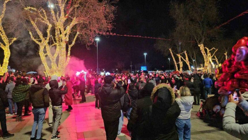 Bandırma’da 2026’ya coşkuyla ve renkli görüntülerle girildi