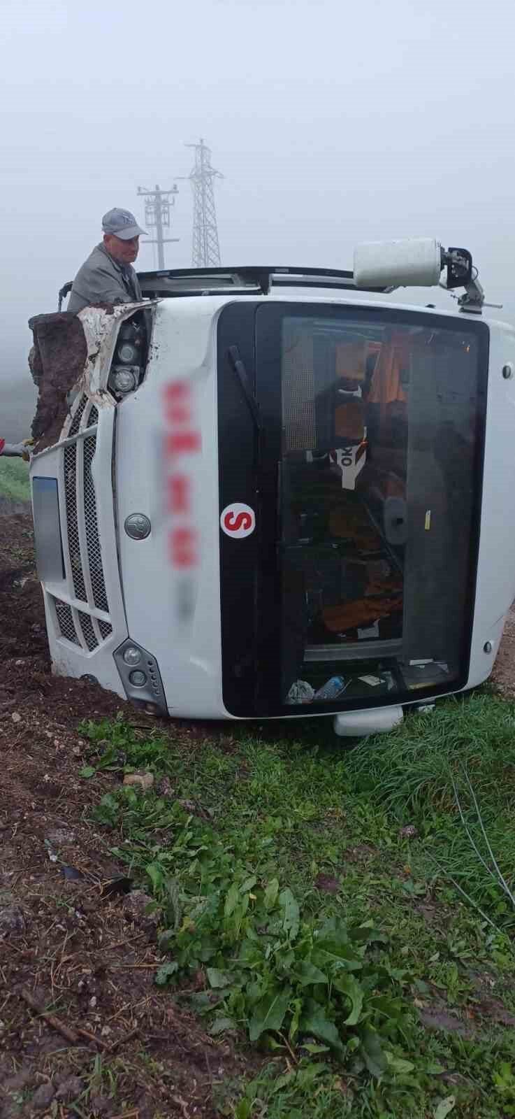 Balıkesir'in Bandırma ilçesinde, sabah saatlerinde N.T. idaresindeki öğrenci servisi, Bereketli-Külefli