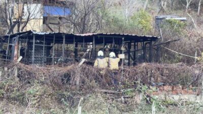 İstanbul'un Arnavutköy ilçesinde 68 yaşındaki Turhan Çanta, sobayı yakmaya çalışırken