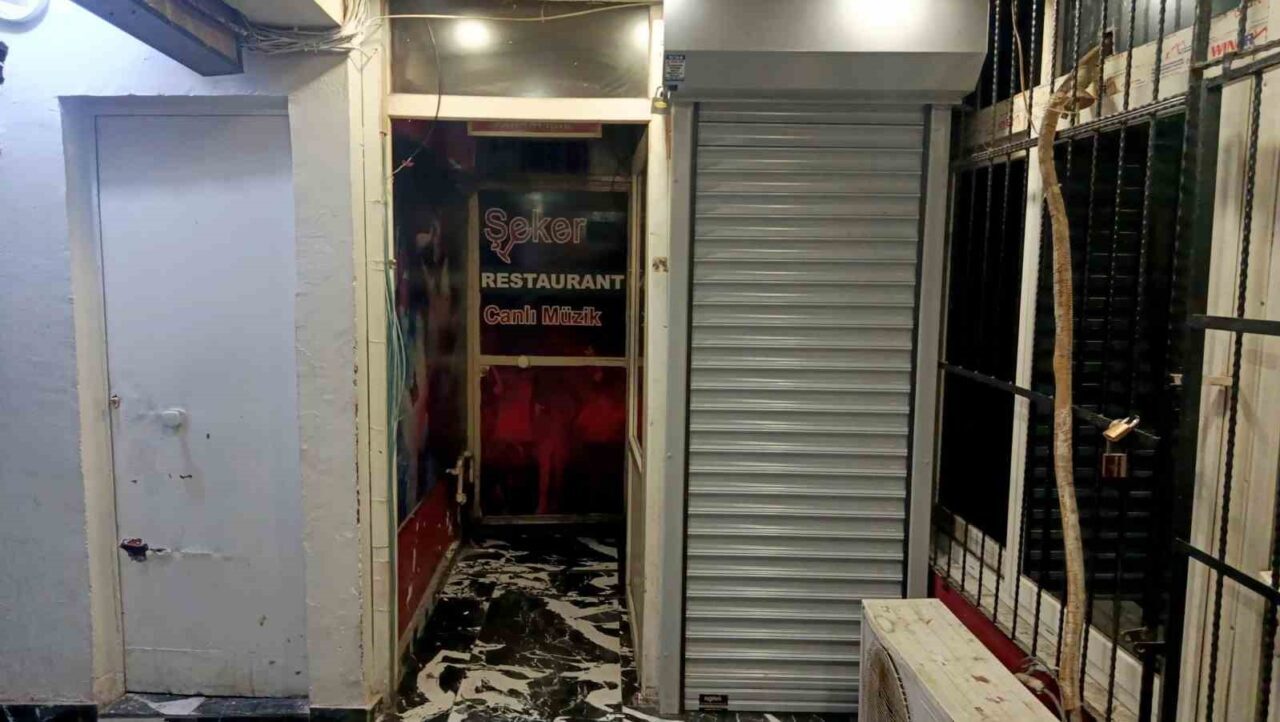 Adana'da bir barda, taşkınlık çıkaran bir müşteri Kenan Arslan'ı (42)