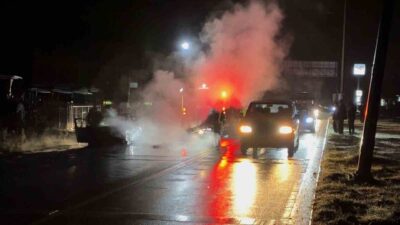 Bartın Şehirlerarası Otobüs Terminali önünde park halindeki 34 FGJ 666