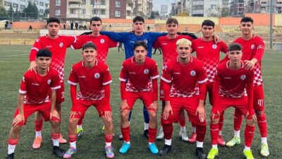 Kocaeli U18 Ligi C grubunda Başiskele Belediyespor ile Körfez Gençlerbirliği