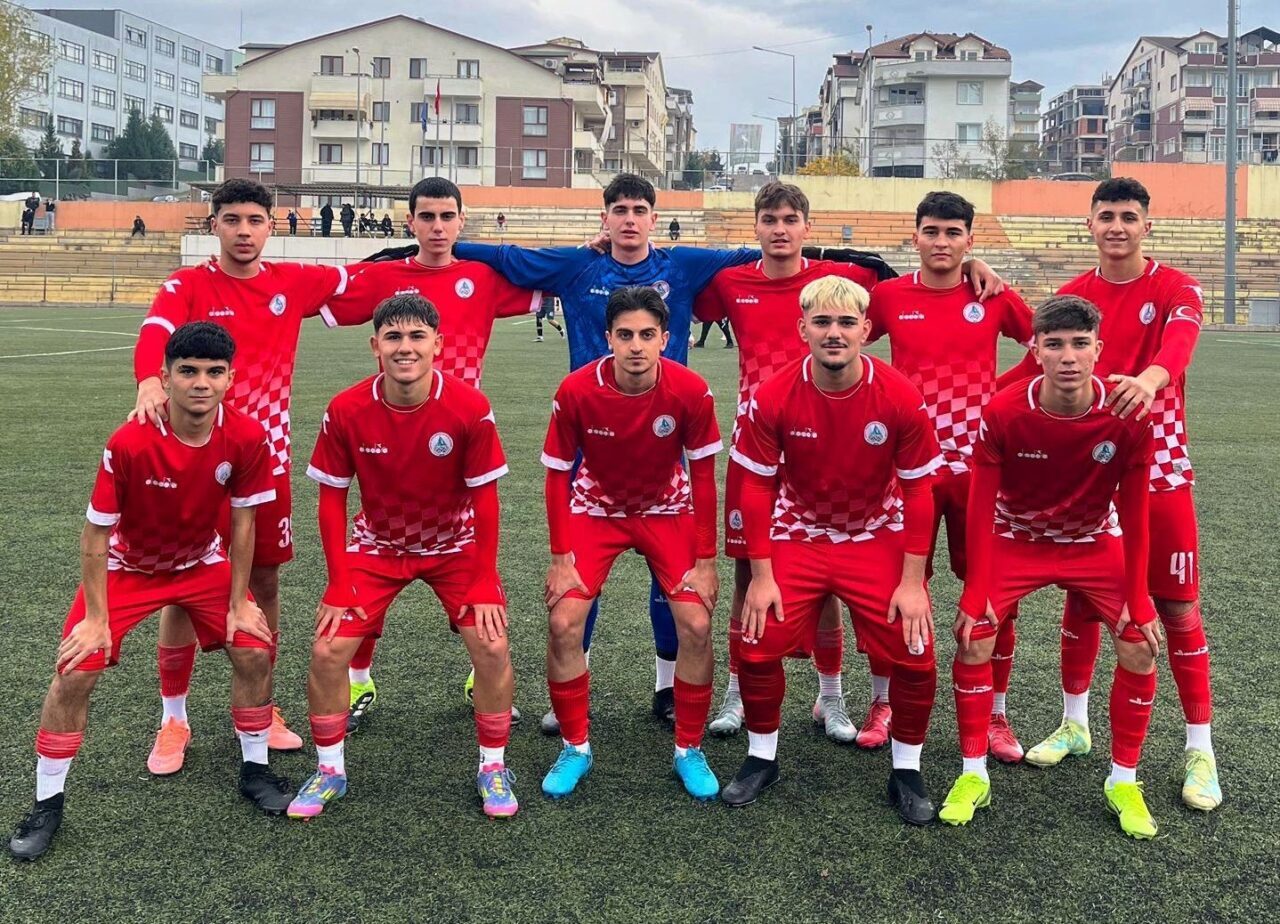 Başiskele Belediyespor ile Körfez Gençlerbirliği U18 Takımları, 1-1 Beraberlik ile Puanları Paylaştı