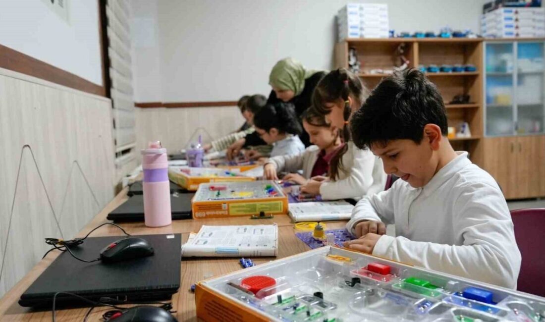 Başiskele Çocuk Akademisi’nde Yeni Dönem Eğitimleri Başladı Başiskele Çocuk Akademisi, Belediye Başkanı Yasin Özlü'nün desteğiyle 2019'dan beri