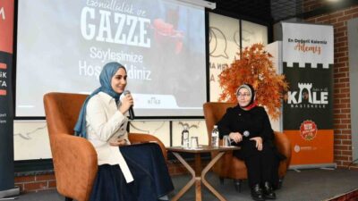 Başiskele’deki "Gönüllülük ve Gazze Söyleşisi"nde, gazeteci Semanur Sönmez Yaman, Gazze'deki