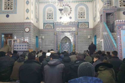 Başkale’de Regaip Kandili Coşkuyla İdrak Edildi, Camiler Dolup Taştı