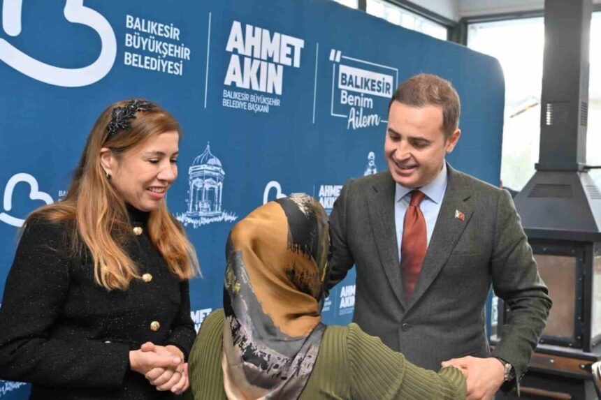 Kadın muhtarlarla buluşan Balıkesir Büyükşehir Belediye Başkanı Akın, sayılarının artırılması gerektiğini vurguladı.