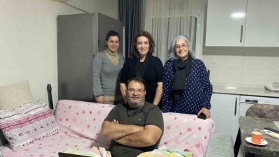 Ayvalık'ta AK Parti İlçe Başkanı Betül Akın, düşerek bacağını kıran