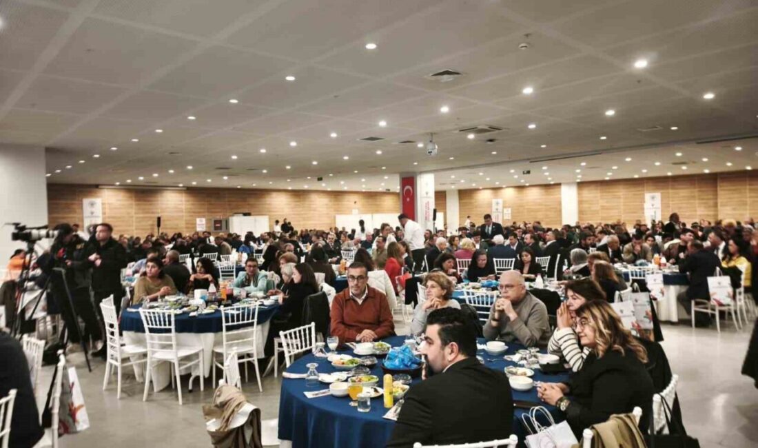 Muğla’da Başkan Aras, Sivil Toplum Kuruluşları ile Güçlü Bir Gelecek İçin Bir Araya Geldi Muğla Büyükşehir Belediye Başkanı Ahmet Aras, sivil toplum kuruluşlarıyla düzenlenen