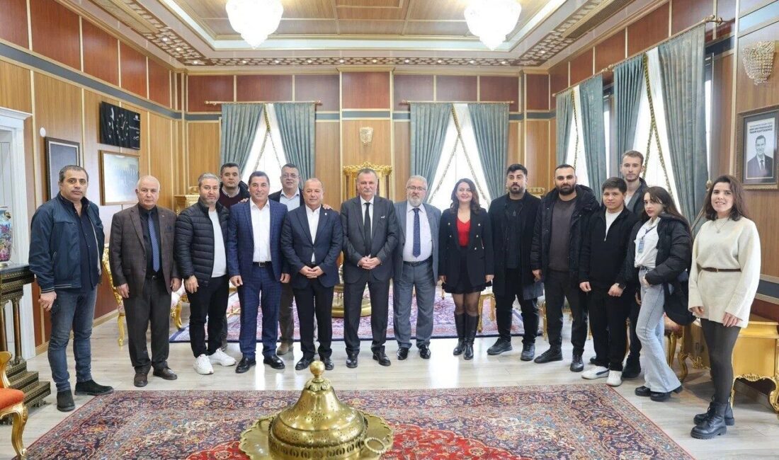 Yunusemre Belediye Başkanı Semih Balaban, düzenlediği basın toplantısında, toplu açılış