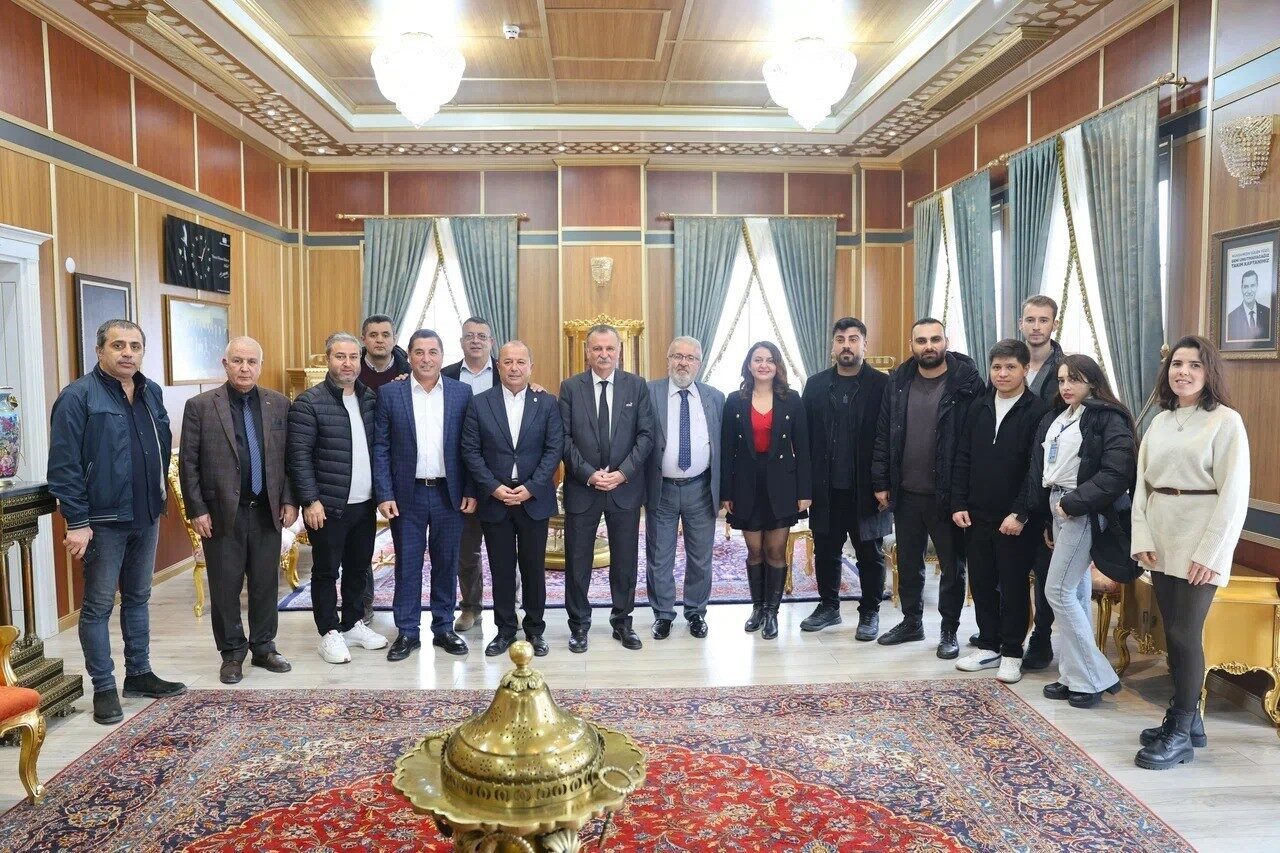 Yunusemre Belediye Başkanı Semih Balaban, düzenlediği basın toplantısında, toplu açılış