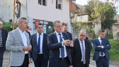 Yunusemre Belediye Başkanı Semih Balaban, Mutlu Mahallesi'nde esnaf ve vatandaşlarla