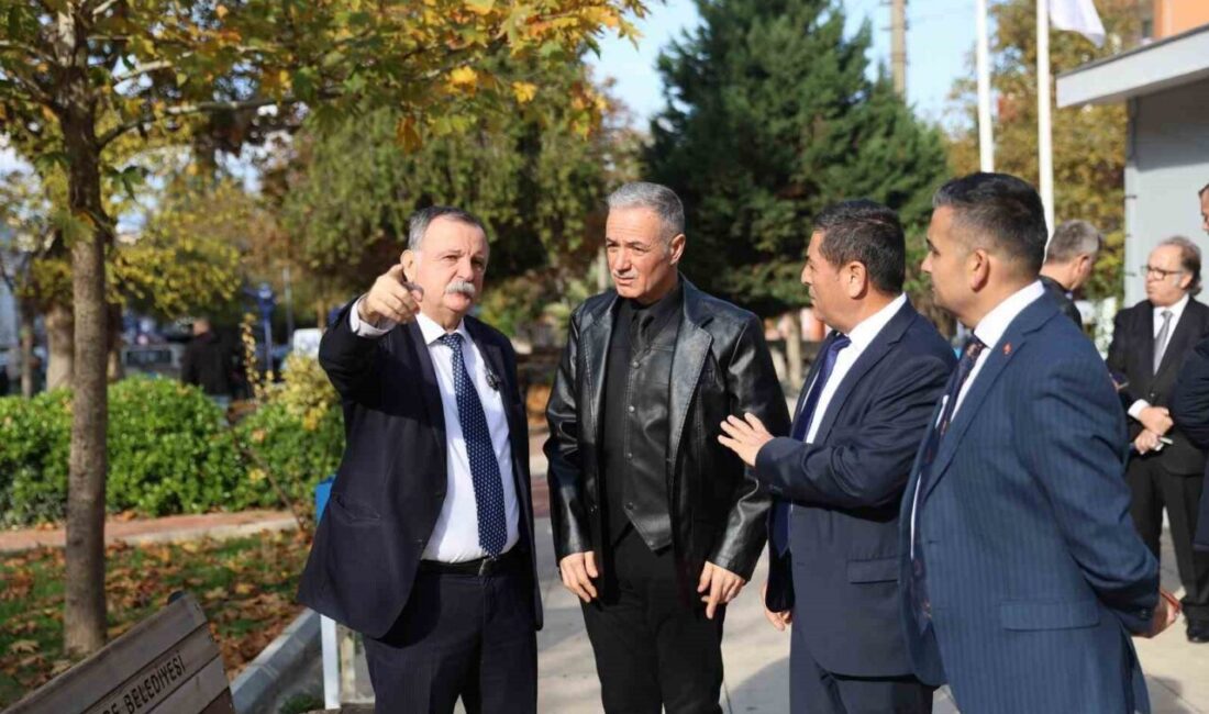 Yunusemre Belediye Başkanı Semih Balaban, Lalapaşa Mahallesi'nde esnaflarla bir araya