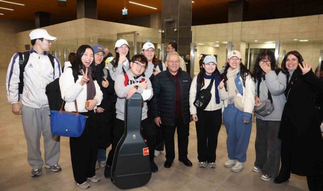 Kayseri Büyükşehir Belediye Başkanı Memduh Büyükkılıç, Kayseri Havalimanı'nın başmüdürlük statüsüne