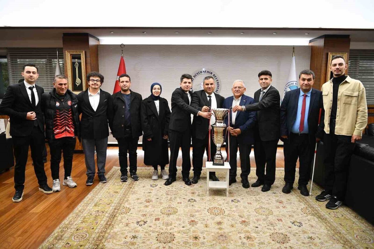 Kayseri Büyükşehir Belediye Başkanı Dr. Memduh Büyükkılıç, Kayseri Görme Engelliler