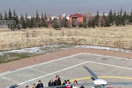 Kayseri Bilişim Akademisi Öğrencileri Helikopter İnceleme Gezisiyle Havacılık Teknolojilerini Keşfetti