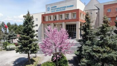 Kayseri Büyükşehir Belediye Başkanı Dr. Memduh Büyükkılıç, engelli vatandaşlara 2025