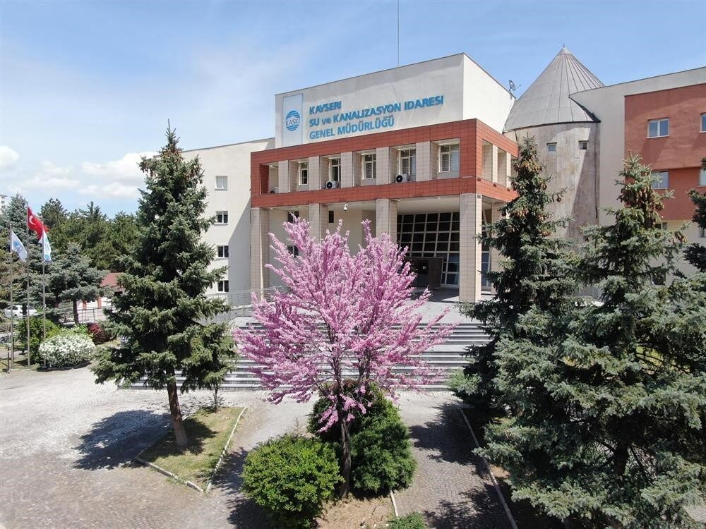 Kayseri Büyükşehir Belediye Başkanı Dr. Memduh Büyükkılıç, engelli vatandaşlara 2025