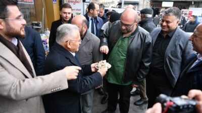 Kayseri Büyükşehir Belediye Başkanı Dr. Memduh Büyükkılıç, Camikebir bölgesinde esnaf